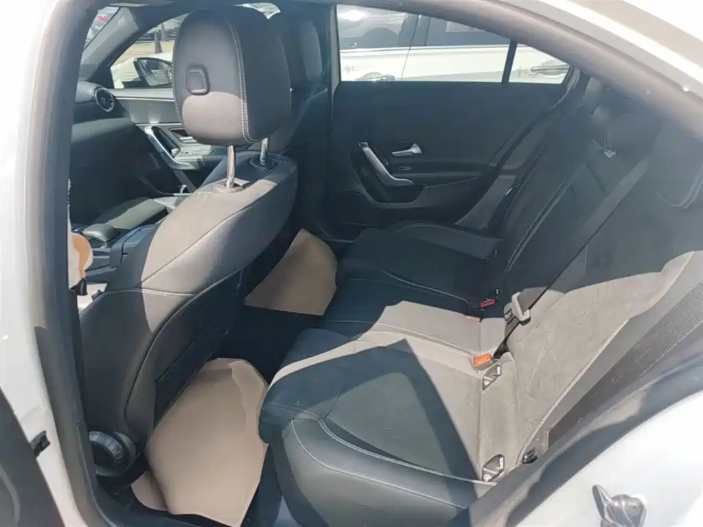 Mercedes-Benz A-Class 2019 A 180 L Sport Sedan фото 17