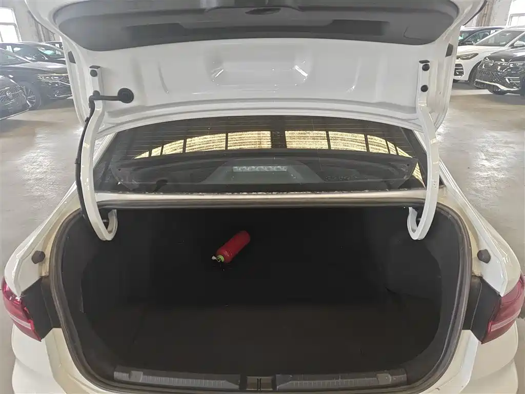 Volkswagen Lavida 2024 Model 1.5L Automatic Delight Edition фото 10