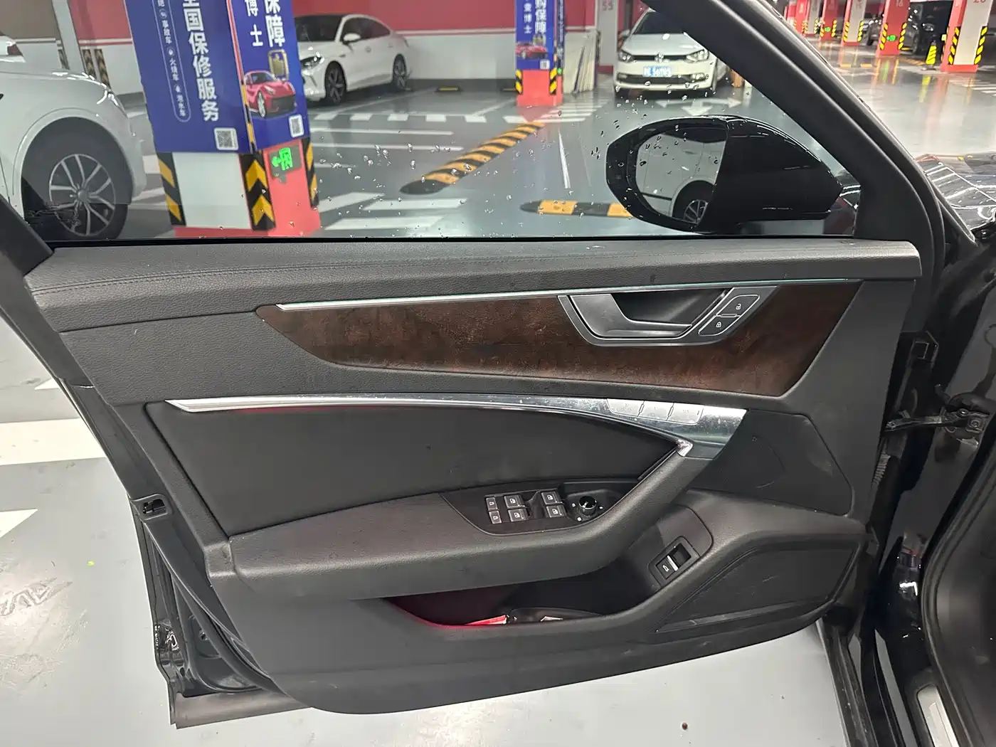 Фото 10 - Audi A6 (Import)