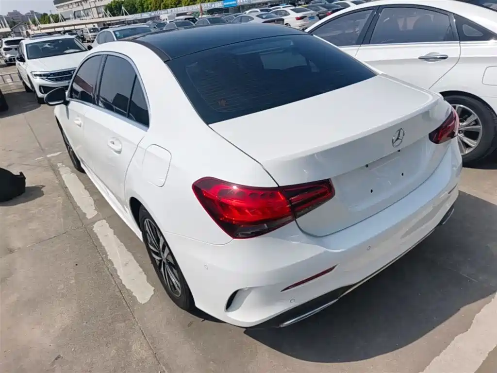 Mercedes-Benz A-Class 2019 A 180 L Sport Sedan фото 5