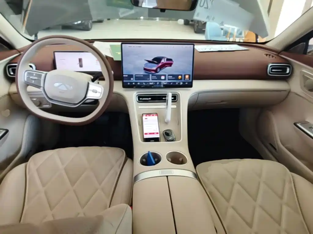 Chery Fengyun Fengyun A9L 2025 2025 Model 260 Extended Range Premium Edition