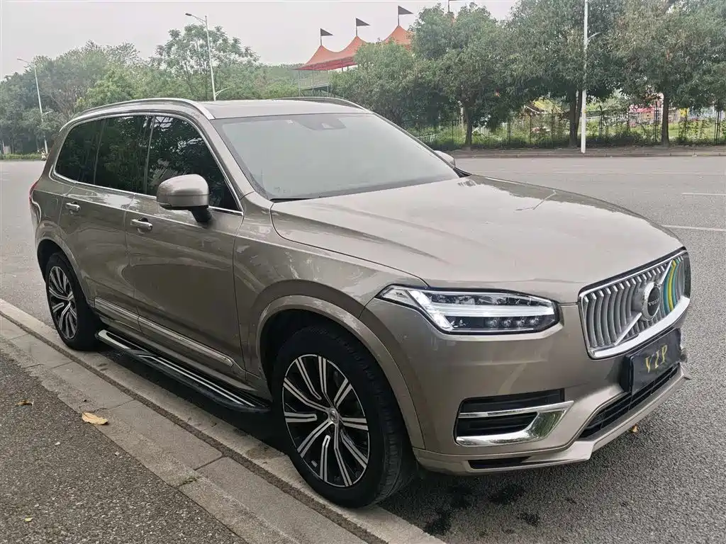 VOLVO XC90