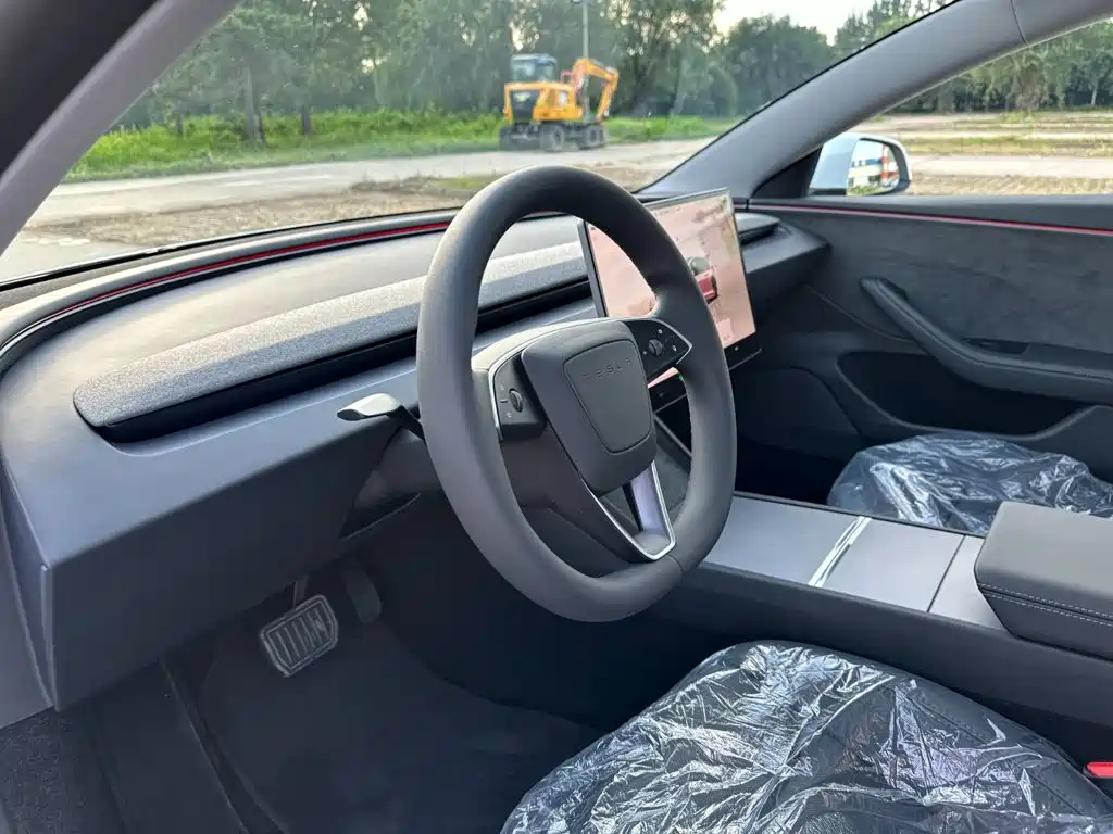 Фото 14 - Tesla Model 3