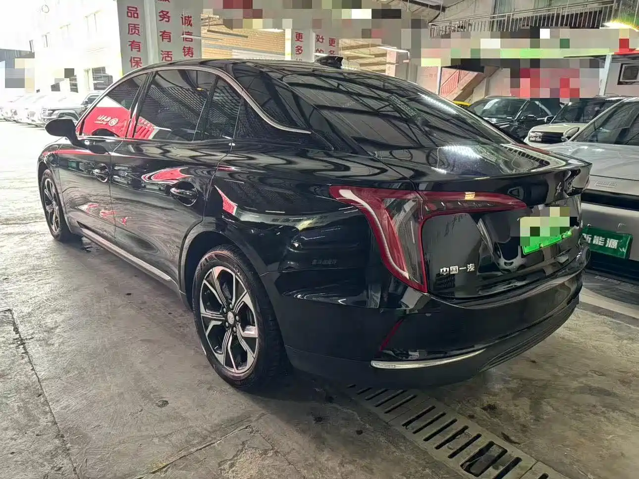 Hongqi E-QM5 2023 Basic Travel Edition фото 14