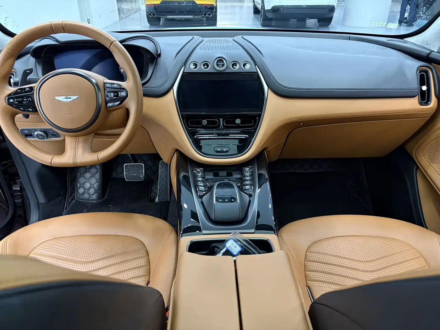 Aston Martin DBX 2021 2021 4.0T V8 Realm of Simplicity