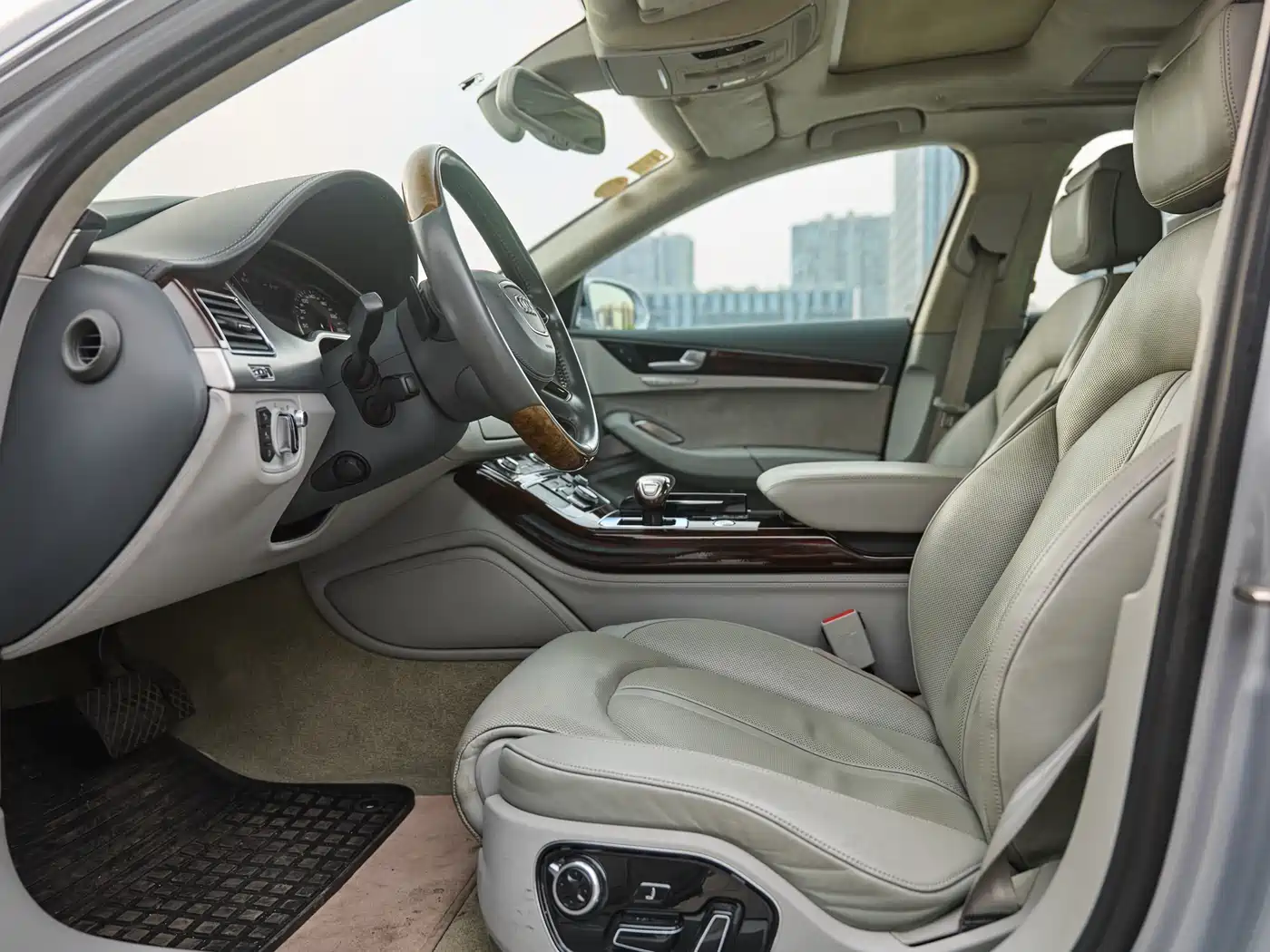 Audi A8 2014 A8L 60 TFSI quattro Exclusive фото 17