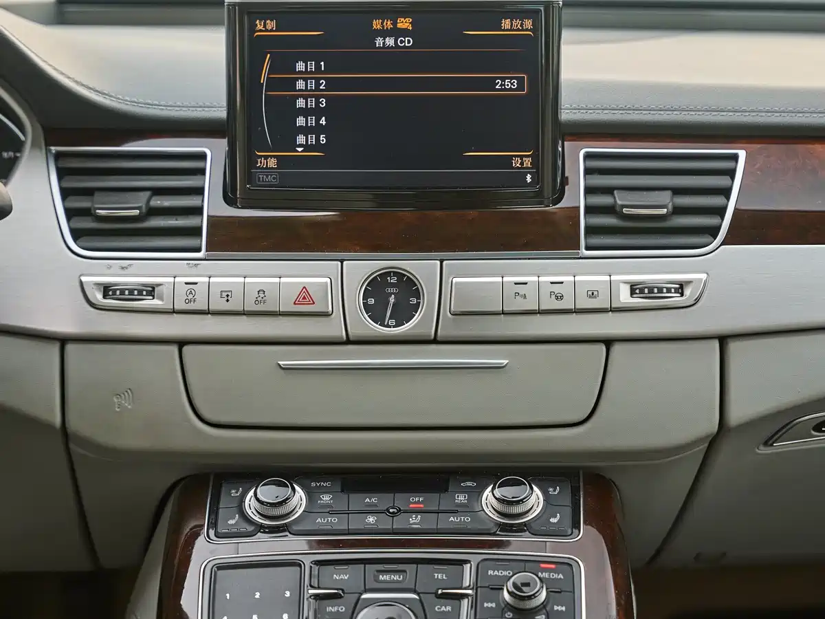 Audi A8 2014 A8L 60 TFSI quattro Exclusive фото 13