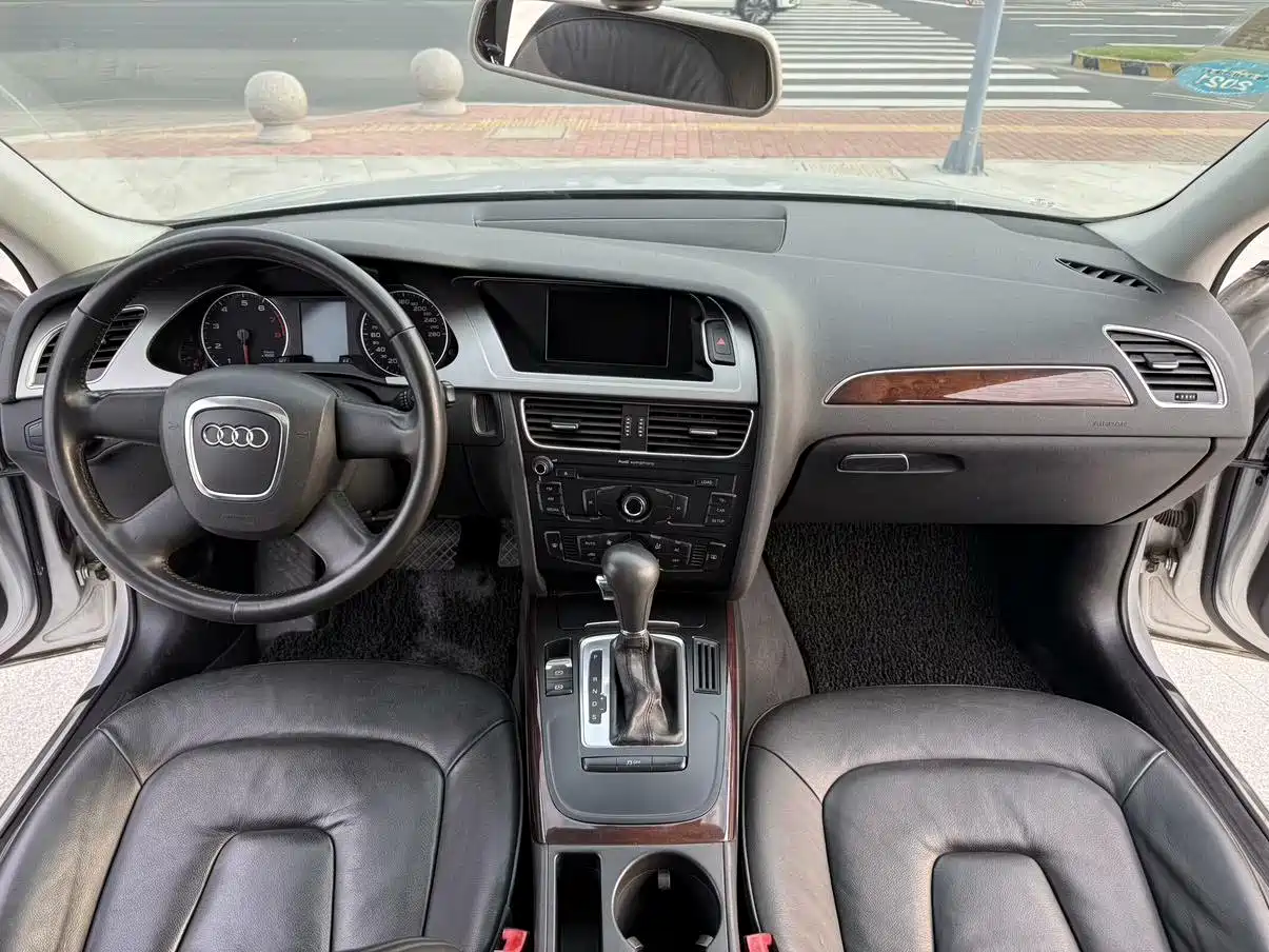 Audi A4L 2012 2.0 TFSI Auto Standard фото 7