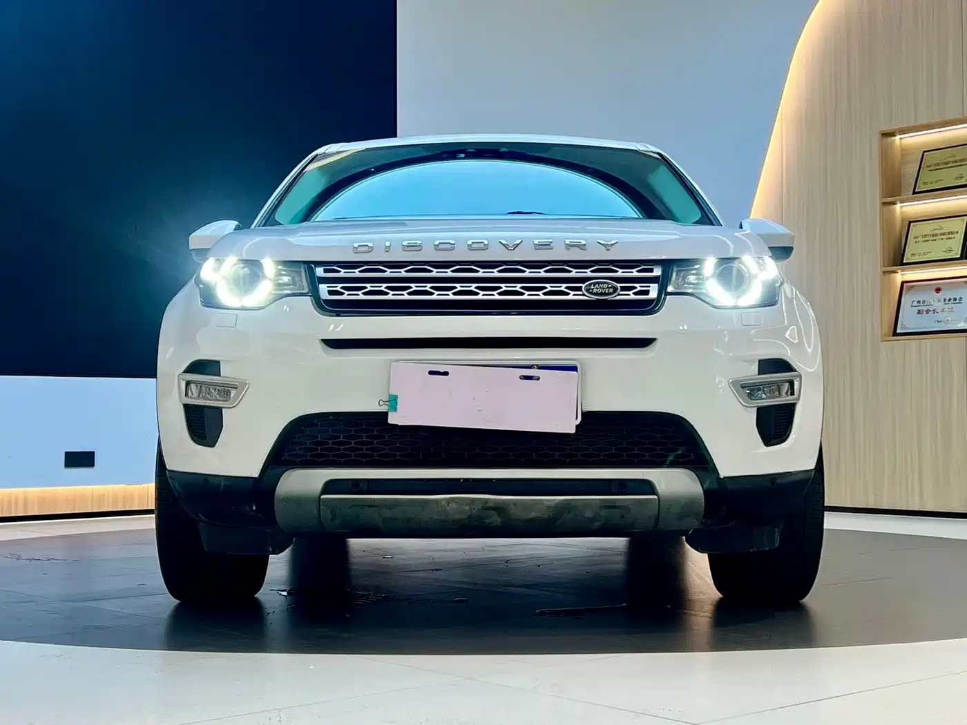 Land Rover Discovery Sport 2016 2.0T HSE LUXURY фото 2