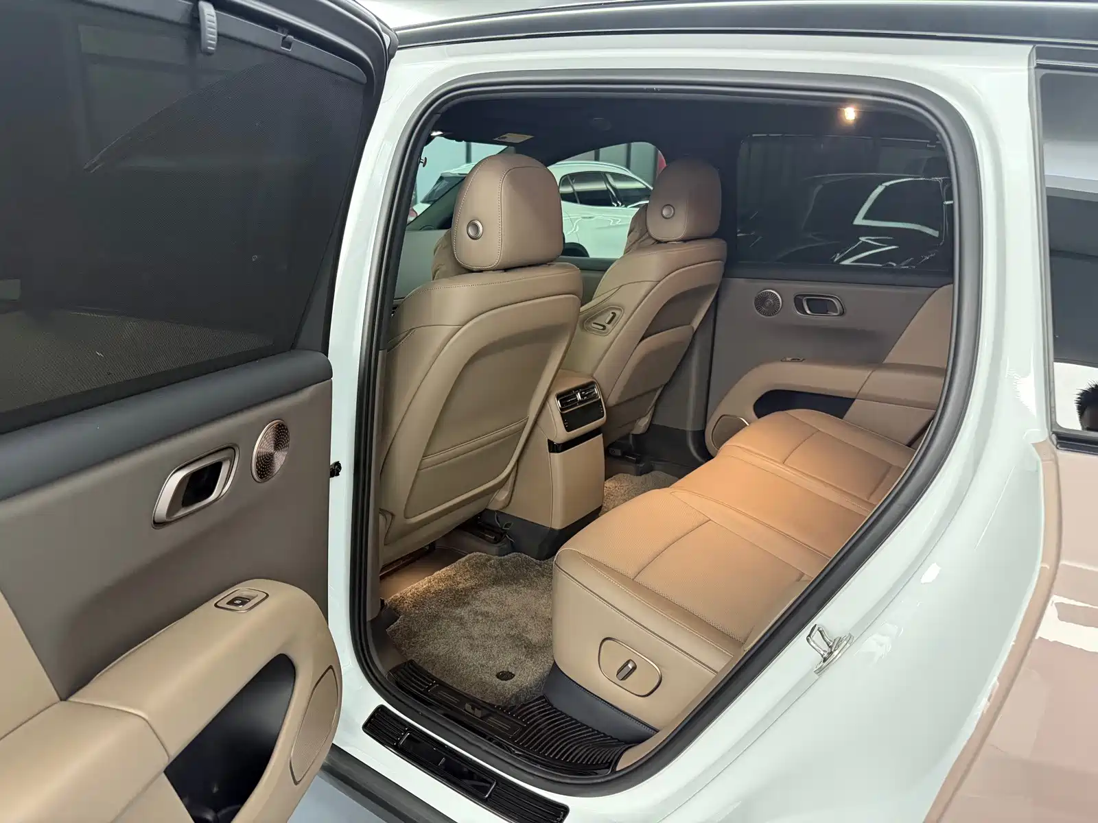 Фото 4 - Li Auto i6