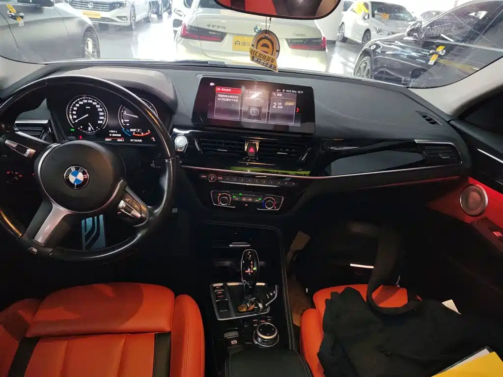 BMW 1 Series 2023 125i M Sport Shadow Edition фото 14