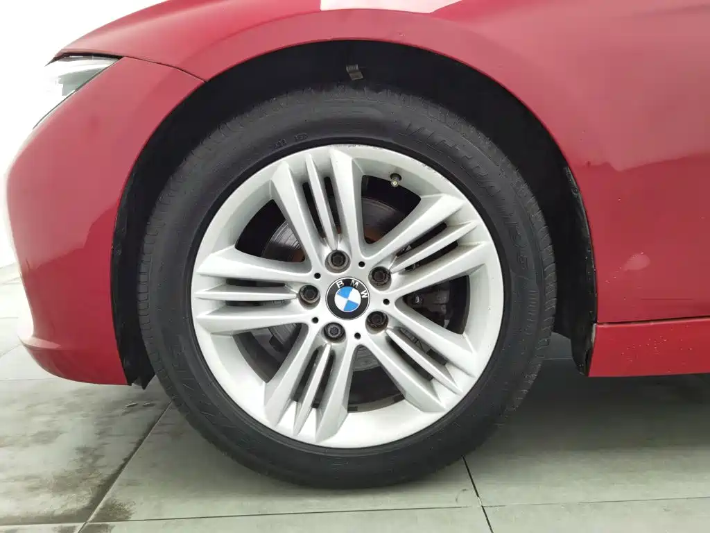 Photo 17 - BMW 3 Series