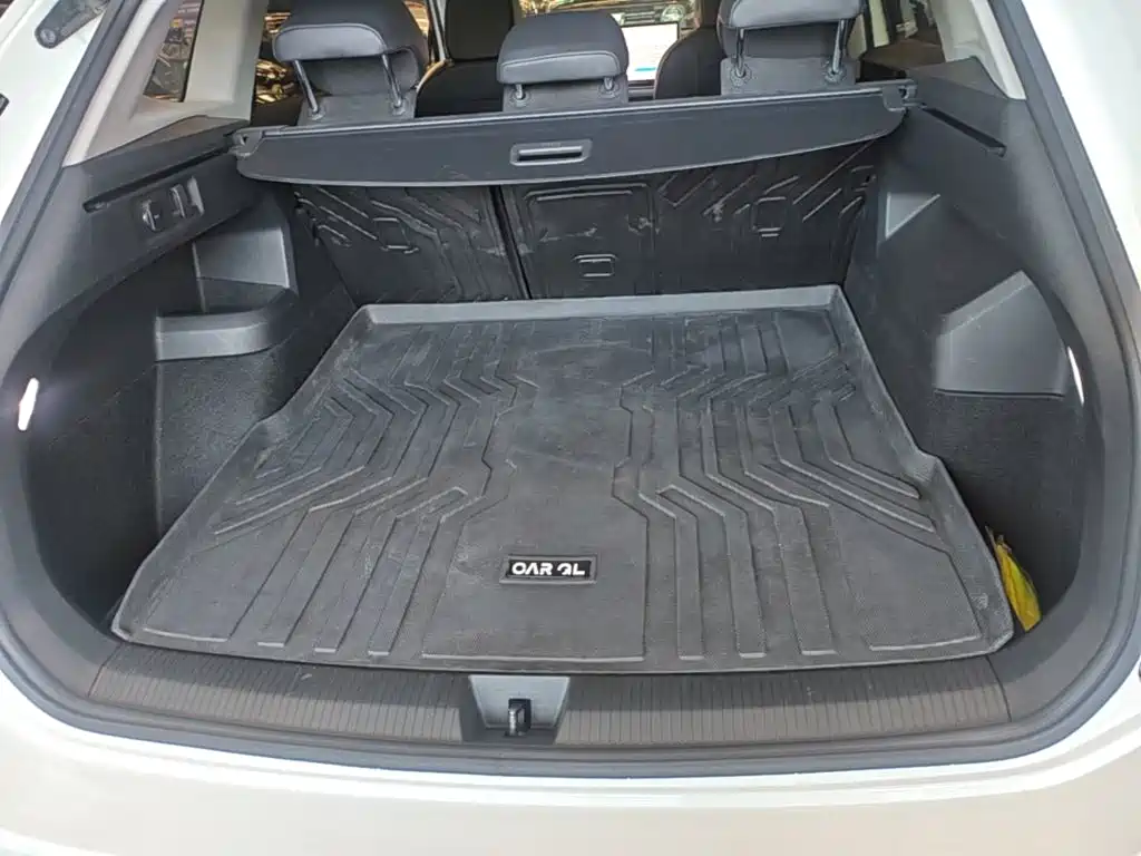 Photo 19 - Volkswagen Tiguan L