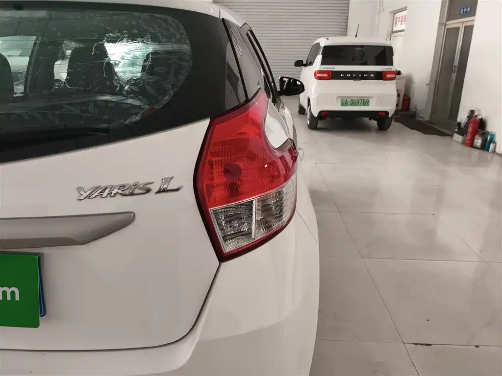 Toyota YARiS L Zhi Xuan 2015 1.5E Auto Charming Edition фото 8