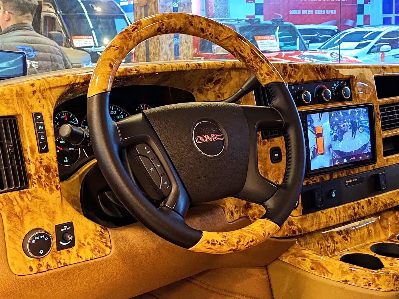 GMC Savana 2016 5.3L G550S 4WD Prestige Edition фото 10