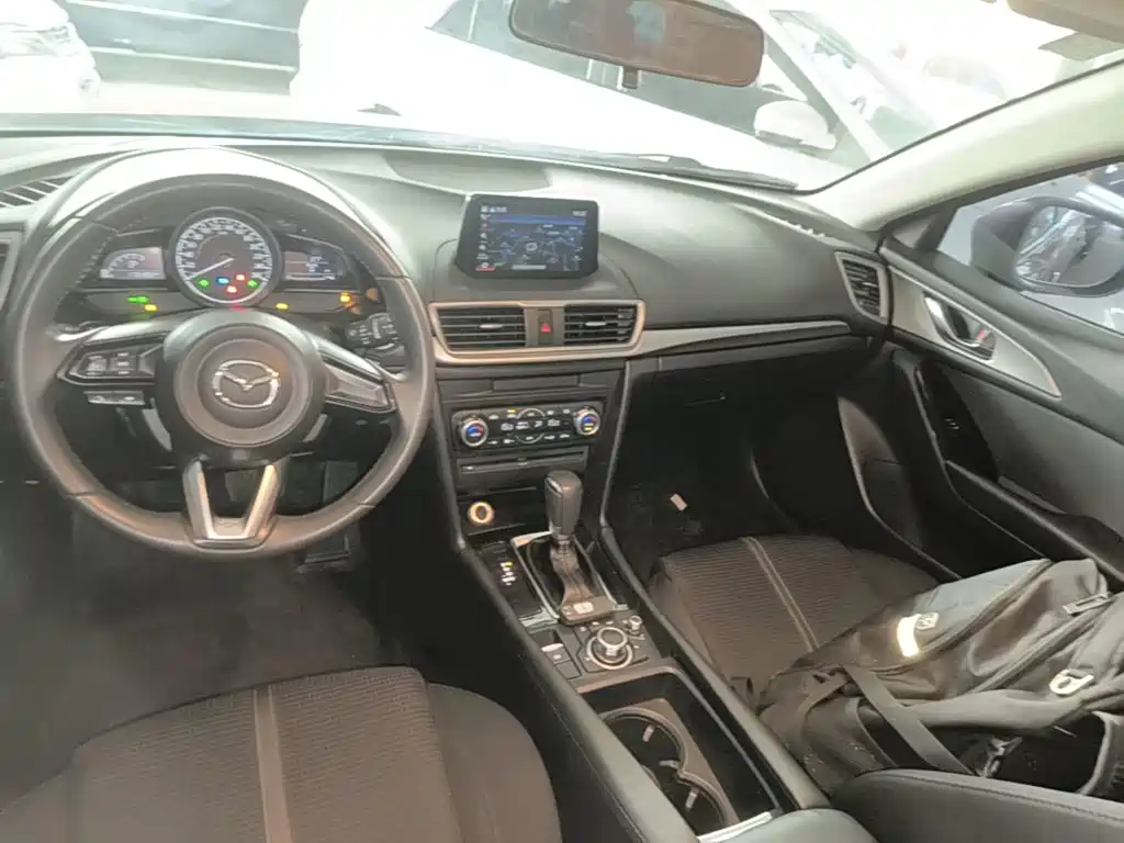 Фото 13 - Mazda Mazda3 Axela