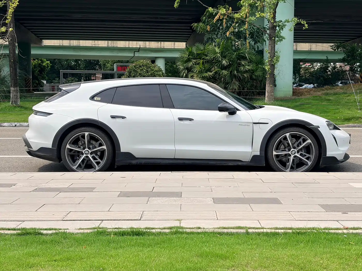Porsche Taycan 2024 2022 Taycan 4 Cross Turismo