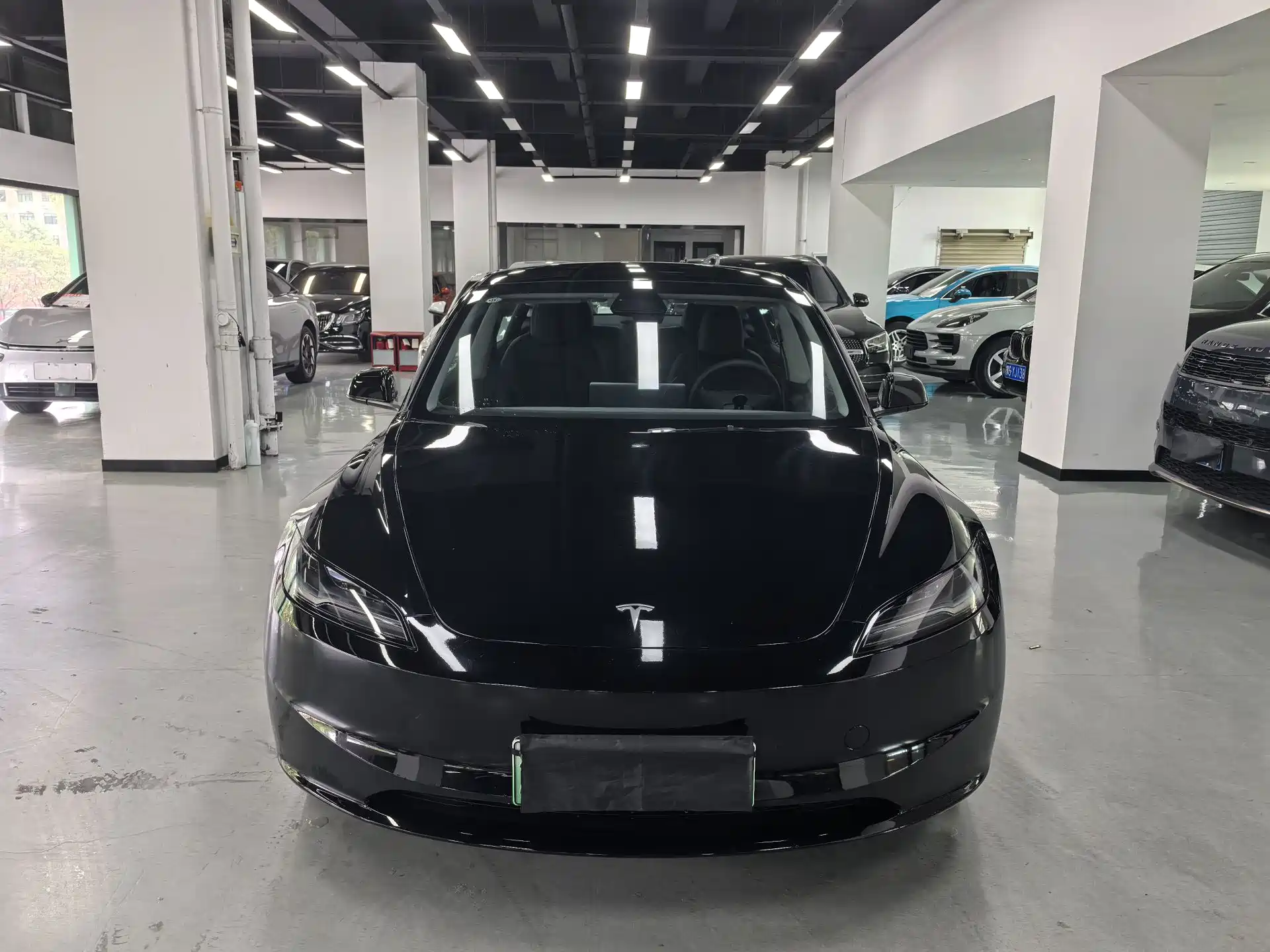 Фото 2 - Tesla Model 3