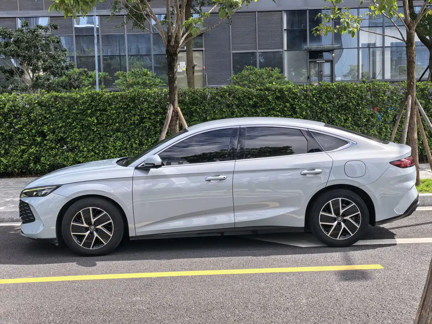 Фото 7 - BYD Qin L