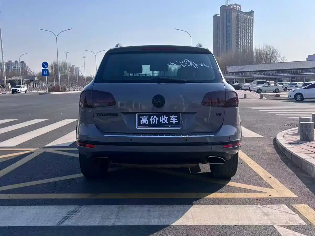 VOLKSWAGEN TOUAREG