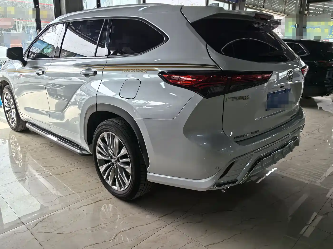 Toyota Highlander 2024 2.5L Smart Hybrid 4WD Premium 7-seater фото 4