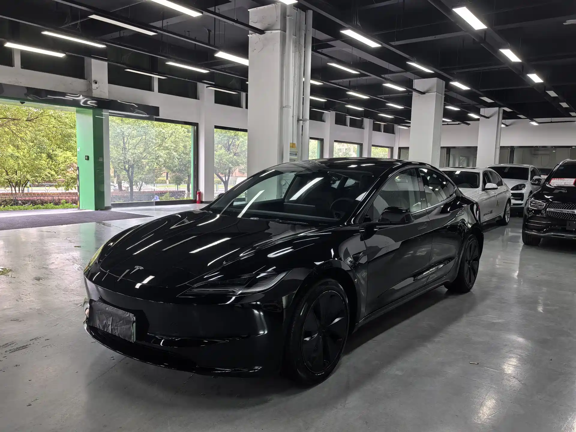 Фото 1 - Tesla Model 3
