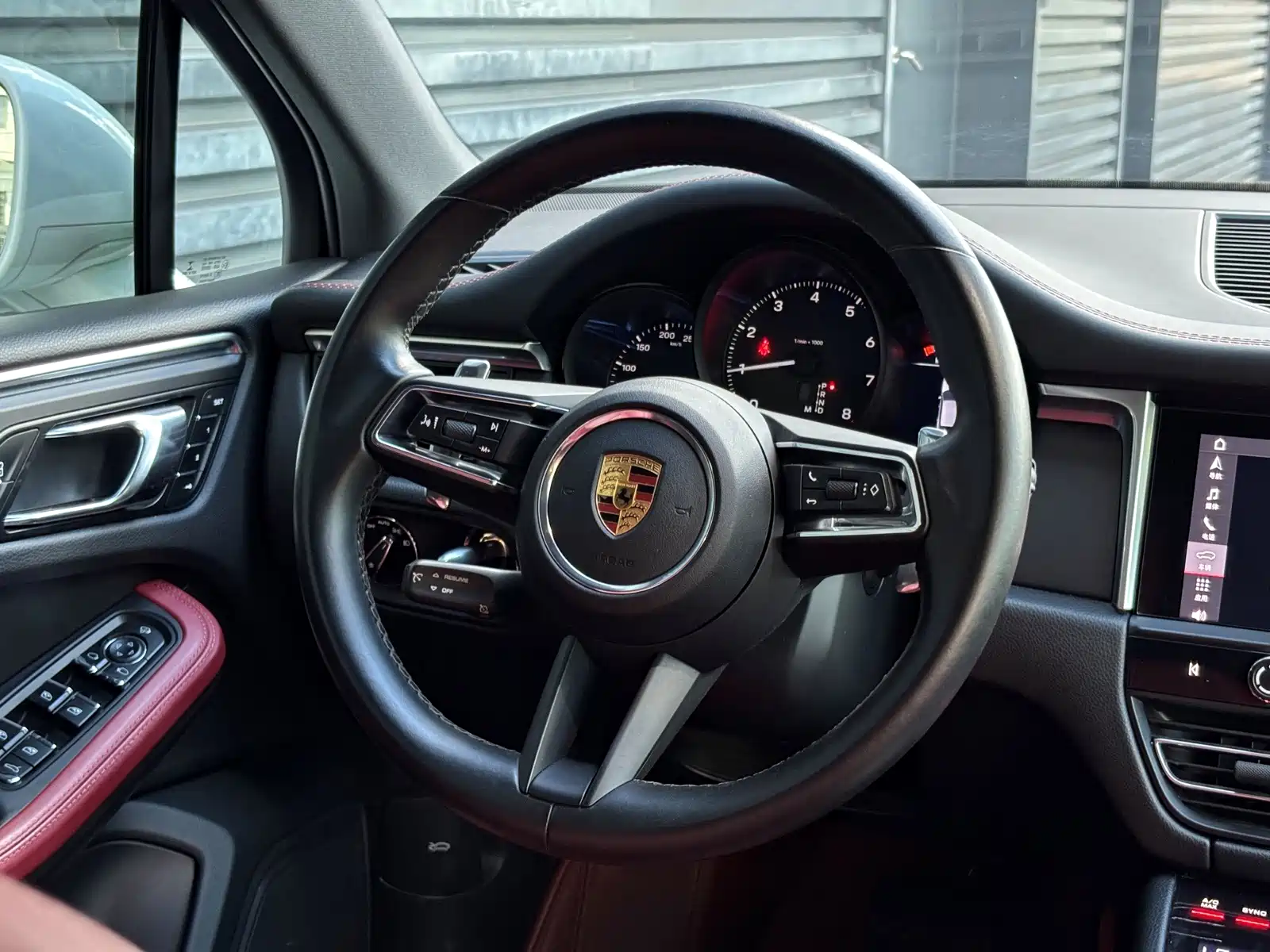 Фото 16 - Porsche Macan