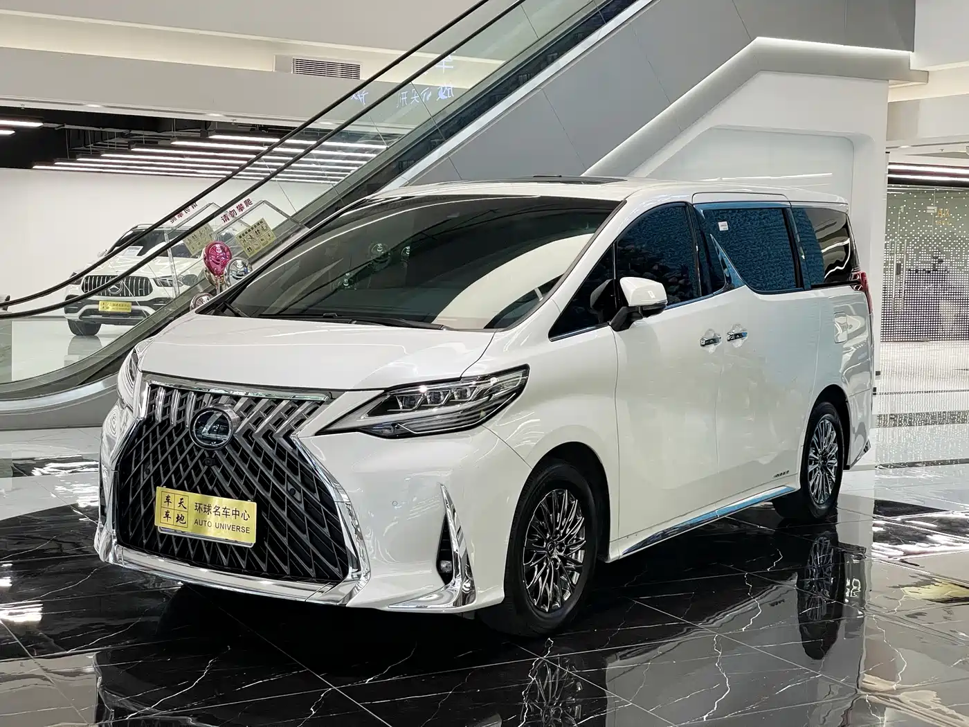 Lexus LM 2020 300h 4-Seat Imperial Edition