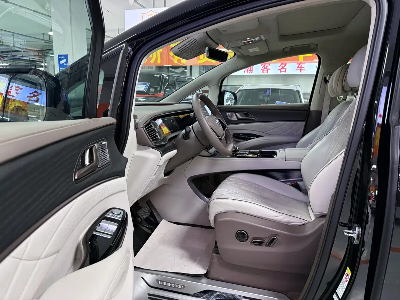 Denza D9 2024 DM-i 980 AWD Flagship фото 7