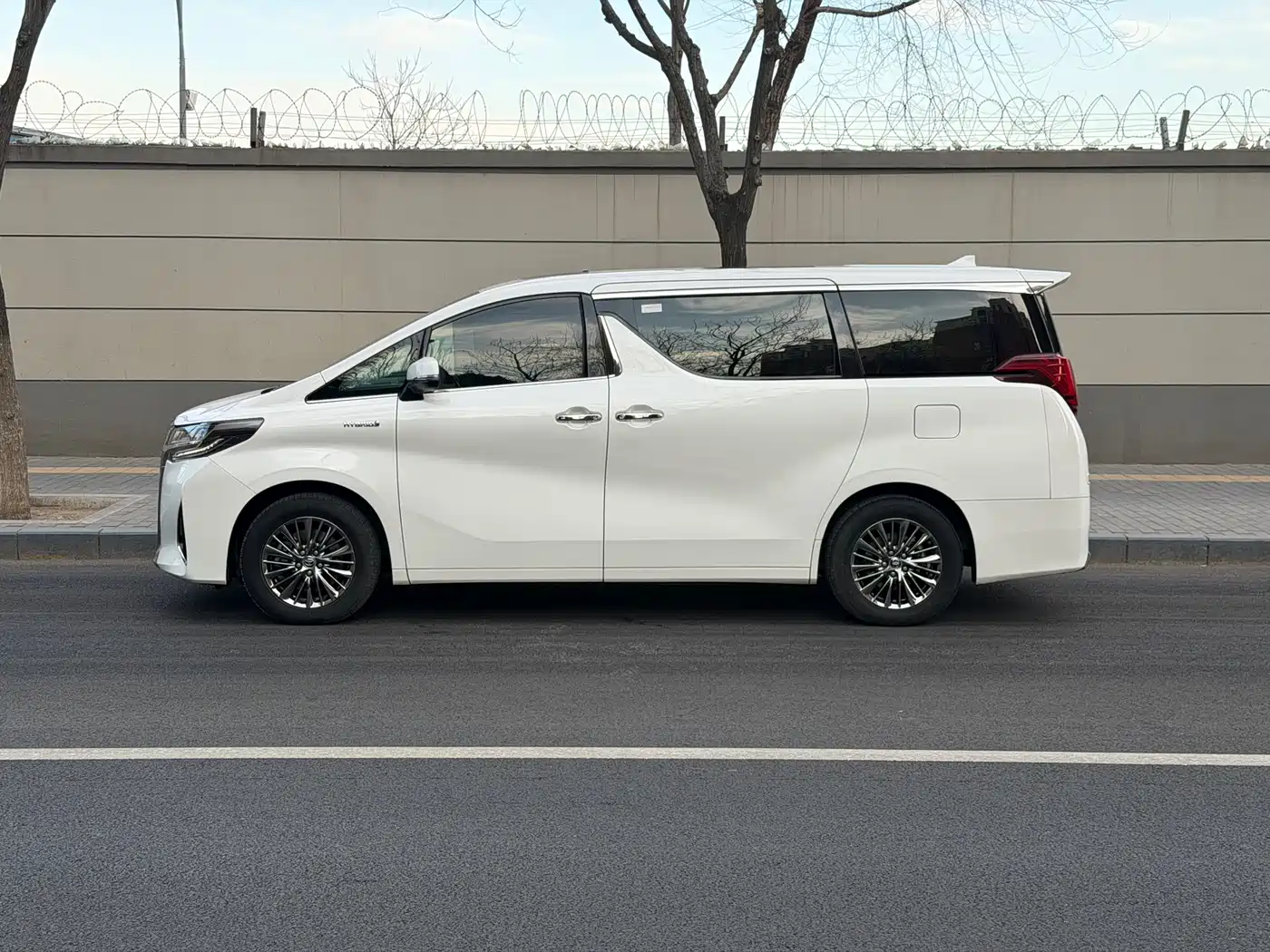 Toyota Alphard 2021 Hybrid 2.5L Premium фото 7