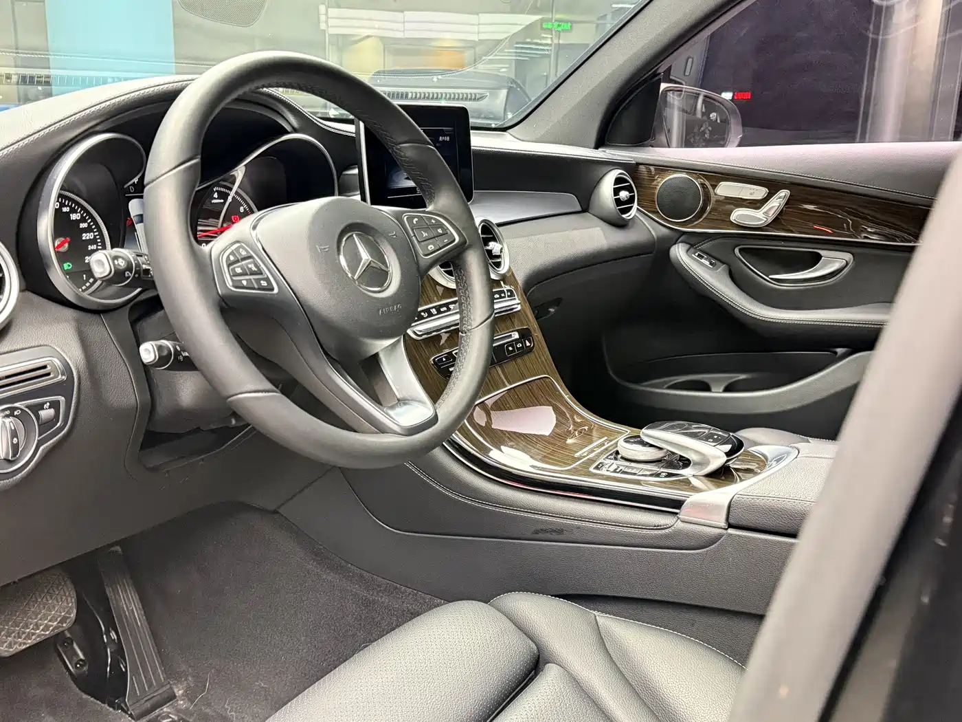 Mercedes-Benz GLC 2018 Facelift GLC 260 4MATIC Dynamic фото 14