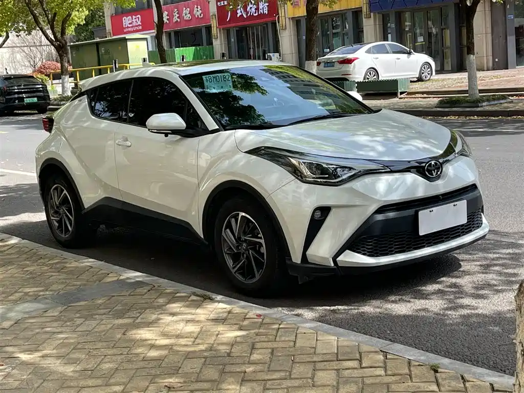 Toyota C-HR 2021 2.0L Luxury Edition фото 3