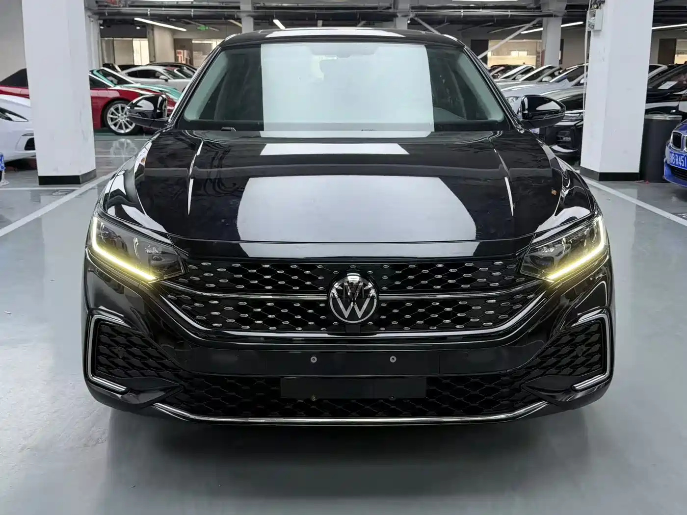 Volkswagen Passat 2023 330TSI Starlight Elite Edition фото 2