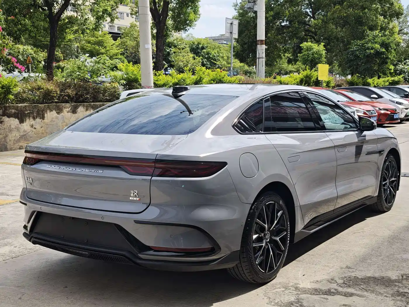 BYD Han 2025 2025 DM-i Smart Driving Edition 125KM Honor