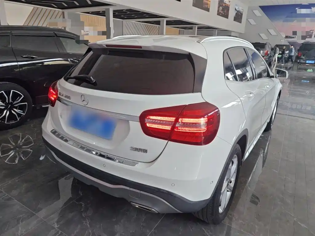 Mercedes-Benz GLA 2018 GLA 200 Dynamic фото 6