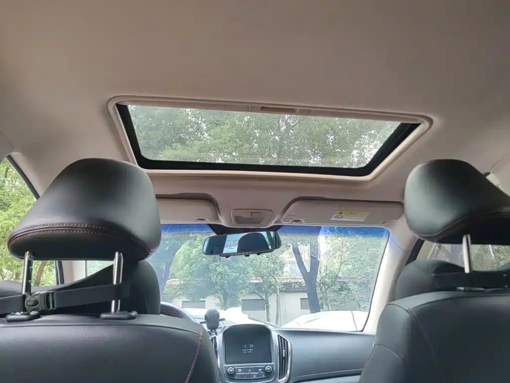 Фото 23 - Baojun 560