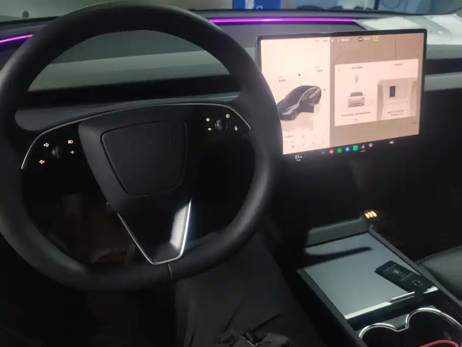 Фото 12 - Tesla Model 3