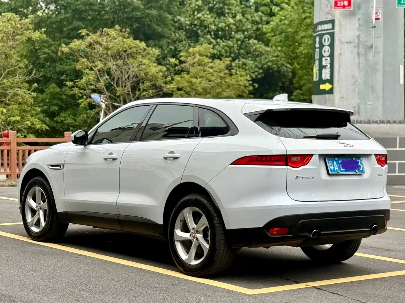 Jaguar F-PACE 2016 2016 2.0T FWD Urban Premium Edition