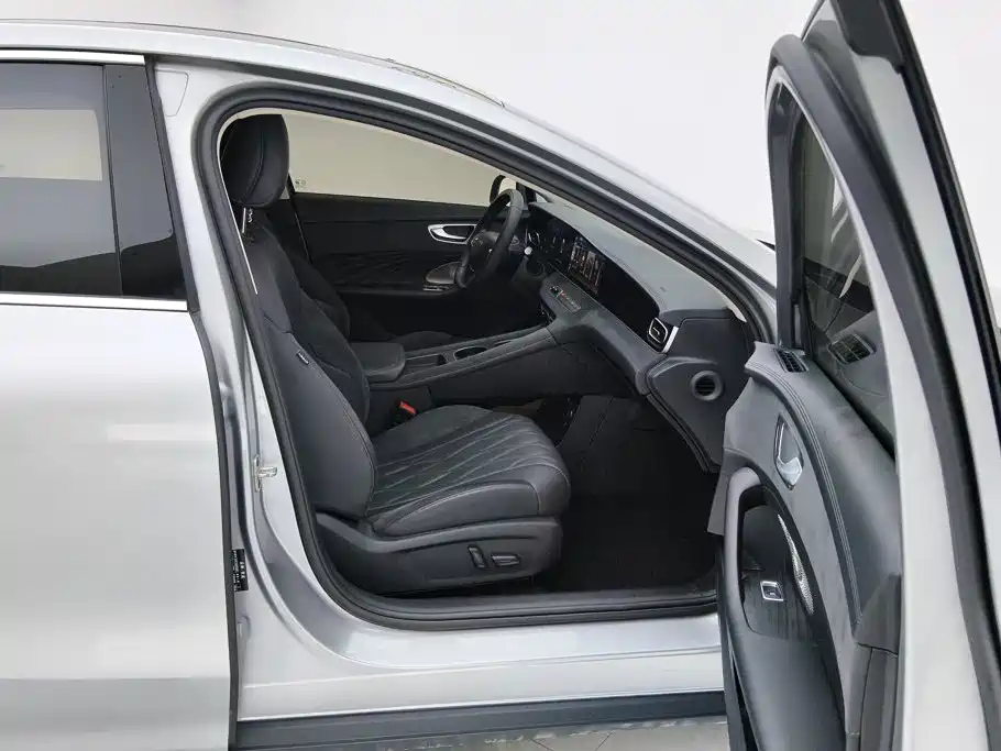 Фото 8 - Roewe D7
