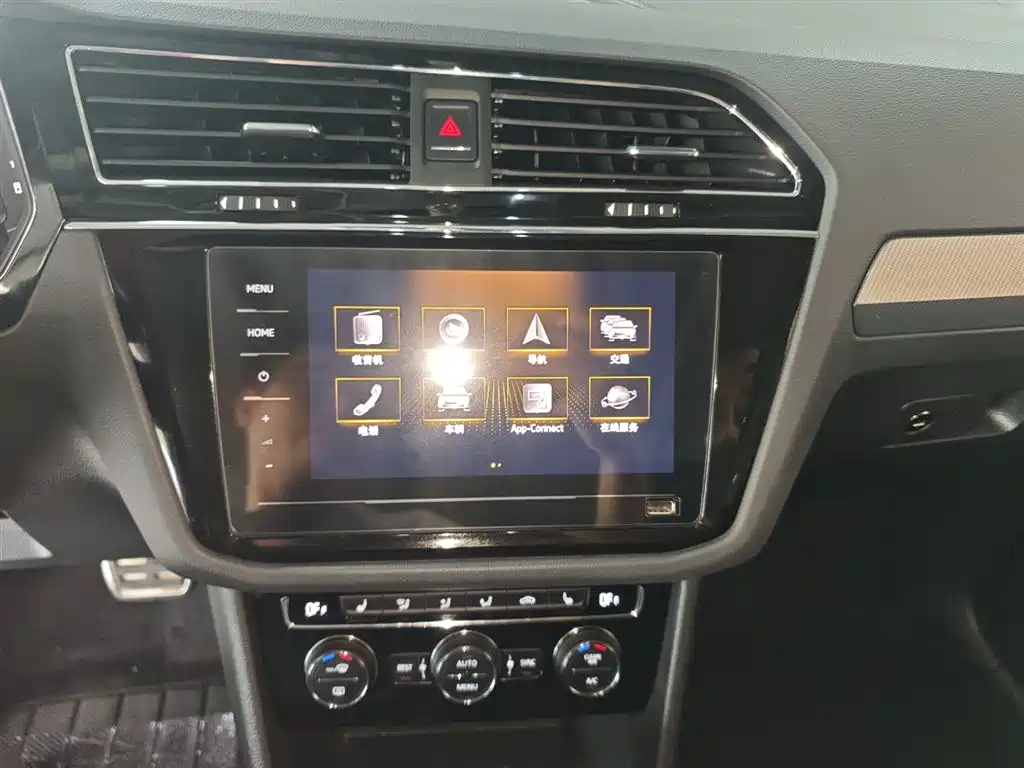 Volkswagen Tiguan L 2021 330TSI Automatic 2WD R-Line Premium фото 6