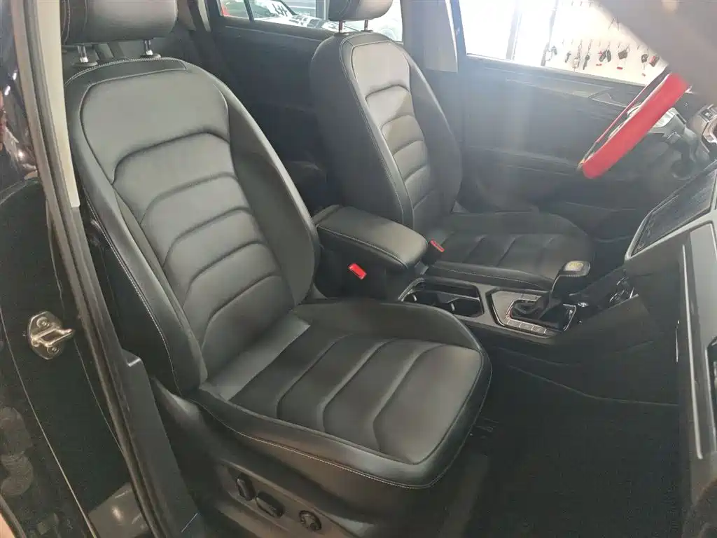 Volkswagen Tiguan L 2021 330TSI Automatic 2WD R-Line Premium фото 19