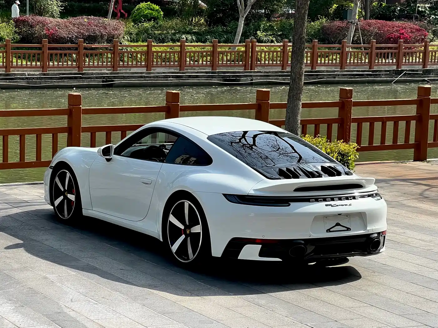 PORSCHE 911