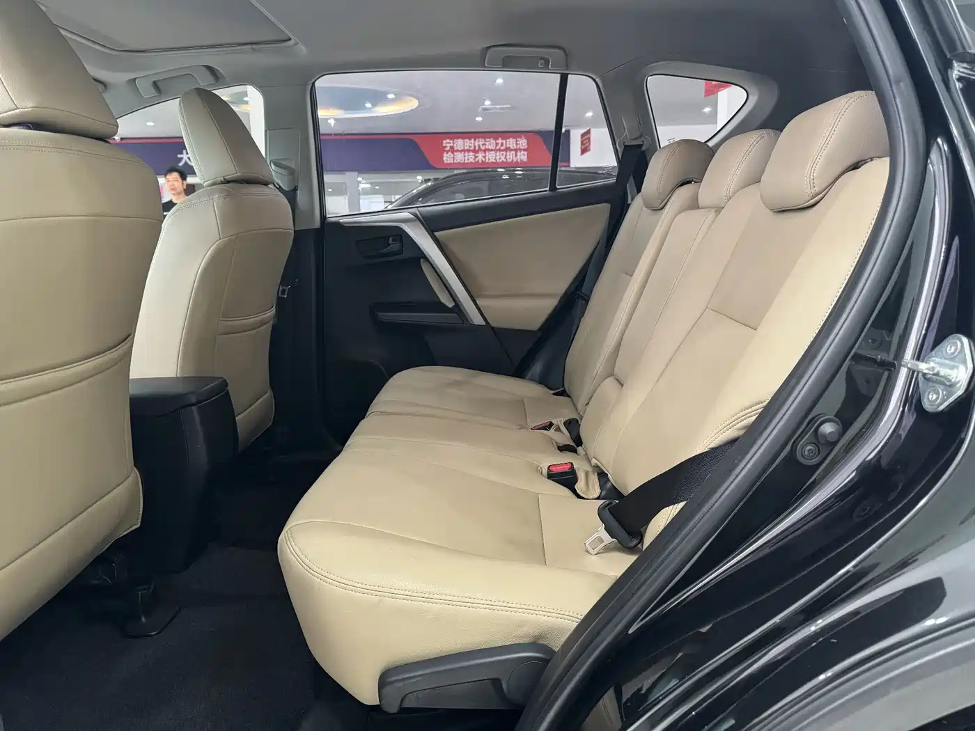 Toyota RAV4 Rongfang 2016 2.0L CVT 2WD Trend (China V) фото 9