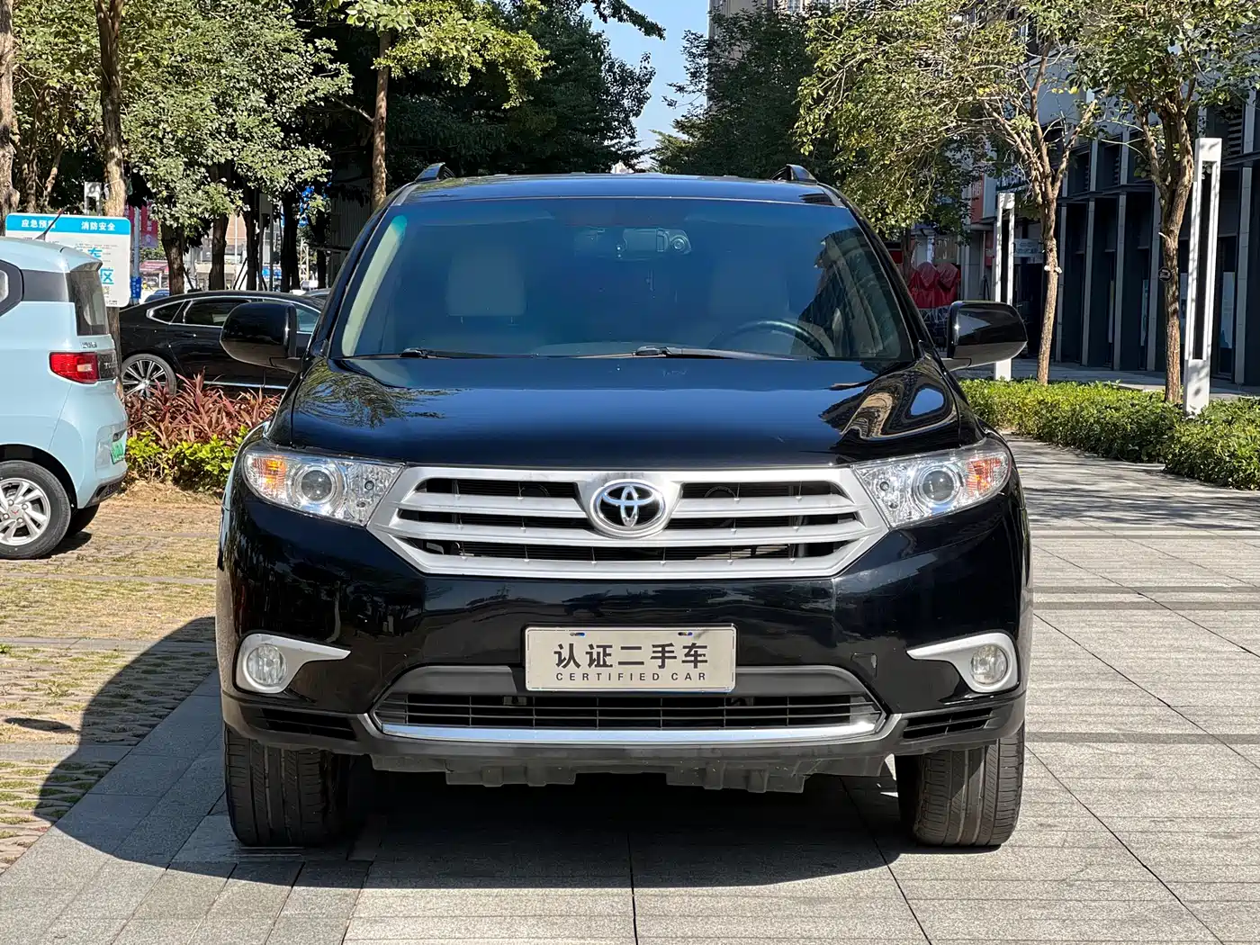 Toyota Highlander 2012 3.5L AWD 7-Seater Luxury Edition фото 2