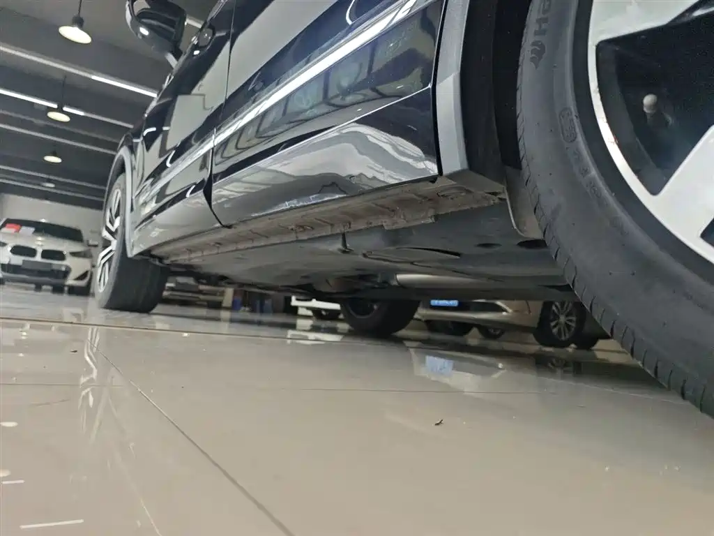 Volkswagen Tiguan L 2021 330TSI Automatic 2WD R-Line Premium фото 21