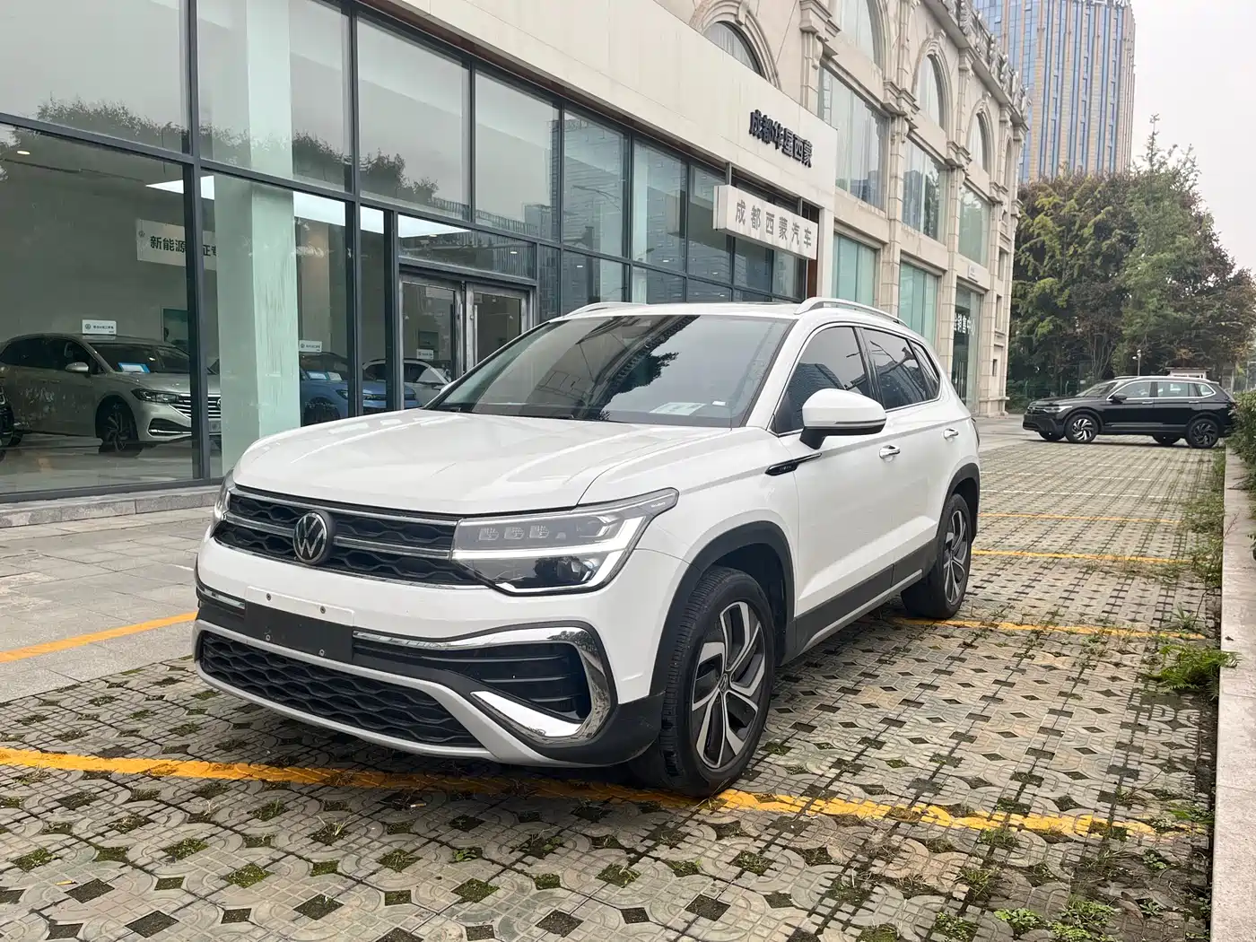 Volkswagen Tharu 2024 300TSI 2WD Full Moon Edition фото 16