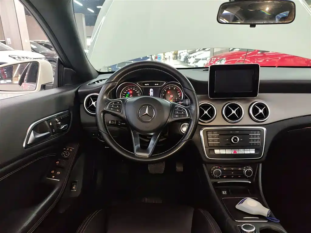 Mercedes-Benz CLA (Import) 2017 CLA 200 Fashion фото 11