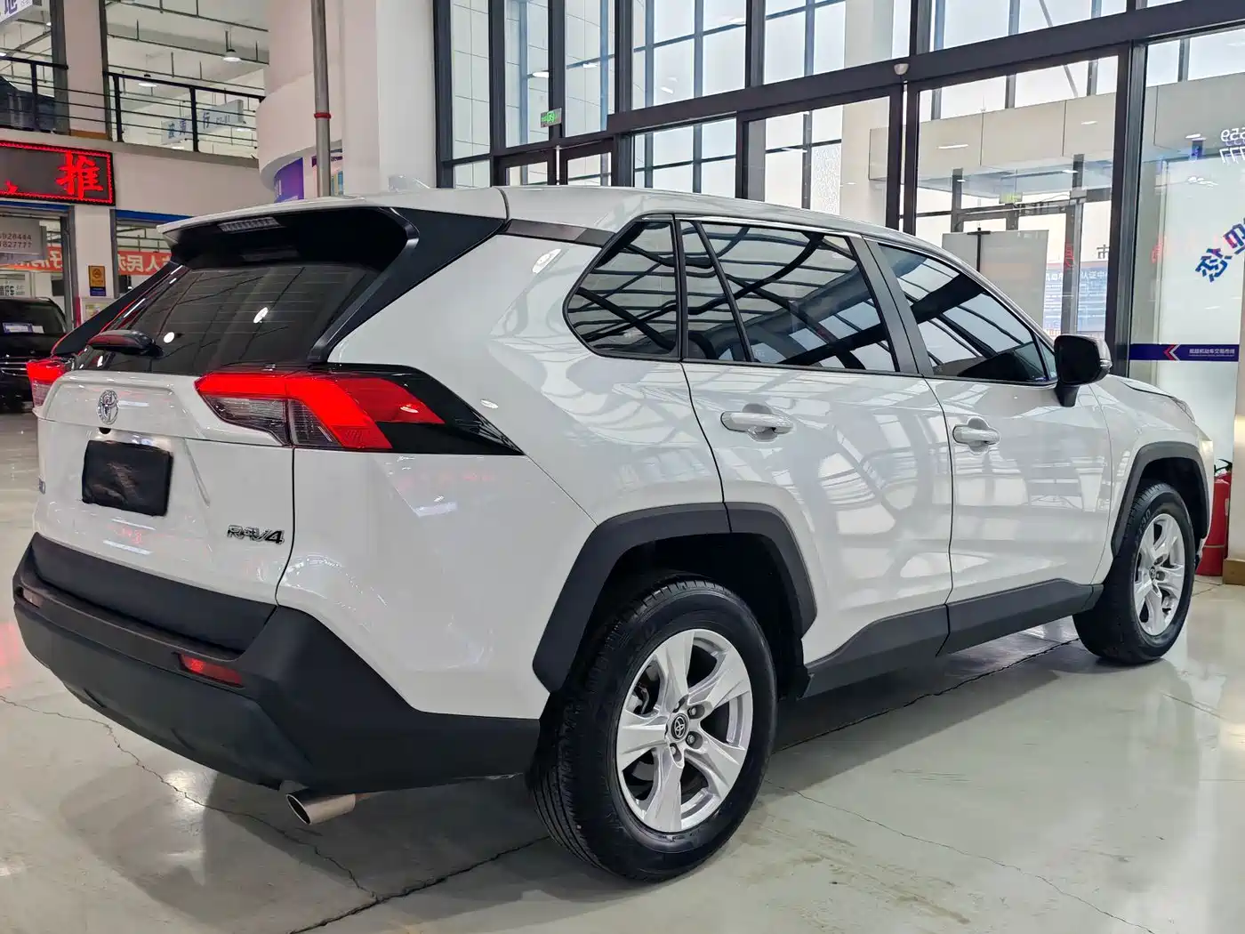 Toyota RAV4 Rongfang 2024 2.0L CVT FWD Urban Edition фото 23