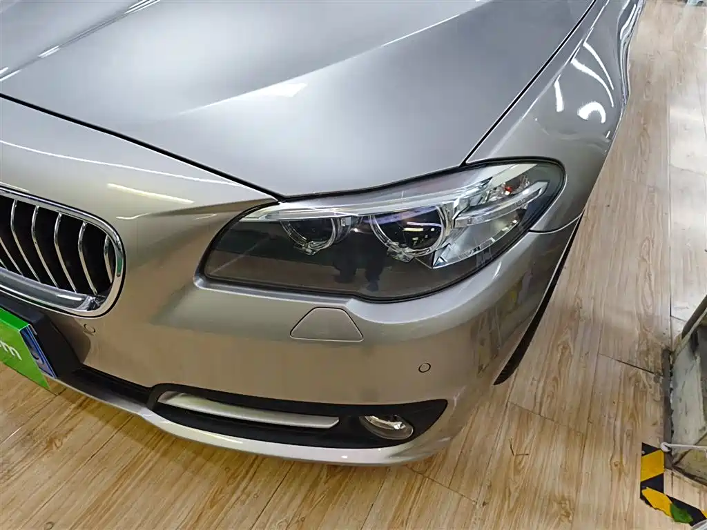 BMW 5 Series 2014 525Li Leading фото 18