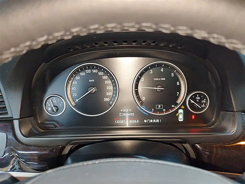BMW 5 Series 2014 525Li Leading фото 8